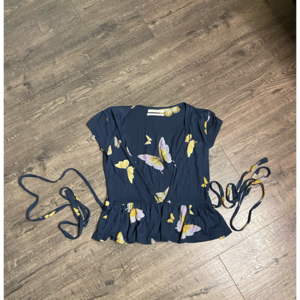 Urban Outfitters crop top size small